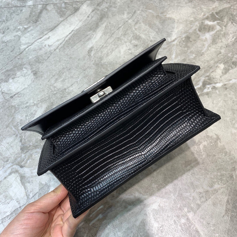 Understated Premium PU Leather Handbag - Chic Everyday Appeal | Women's Premium Handbag #849 - hardware and detail close-up (image 5) of designer-inspired handbag