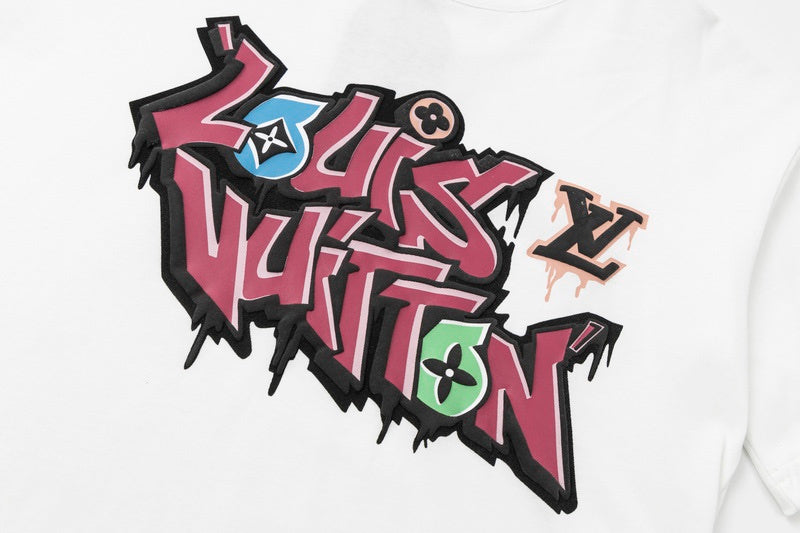 Full styled look of Louis Vuitton cotton t-shirt with logo-detail design