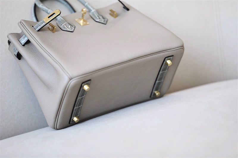  Sophisticated handbag carried on shoulder 10
