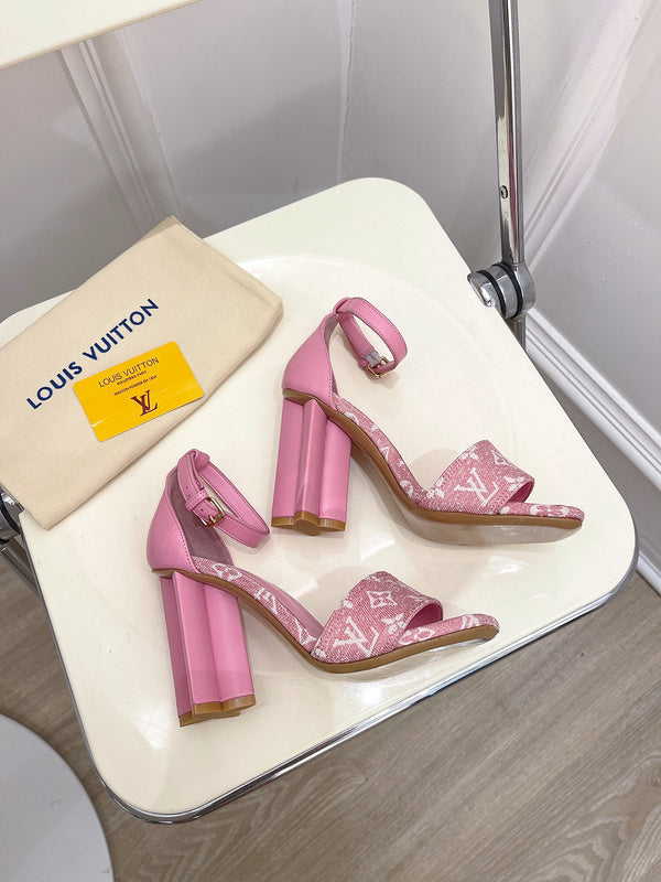 Louis Vuitton shoes Style 386 - packaging and accessories (alternate angle)