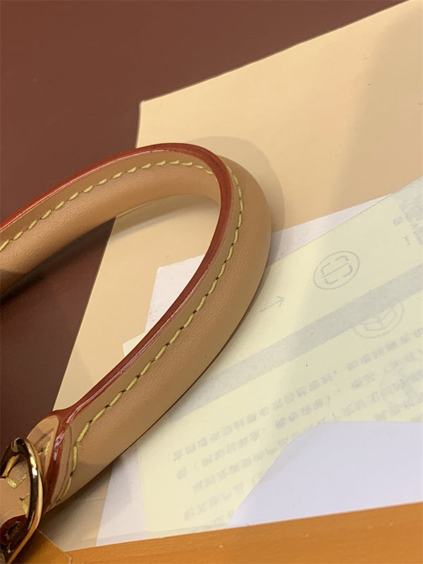  Clean-Lined everyday bag front view 7
