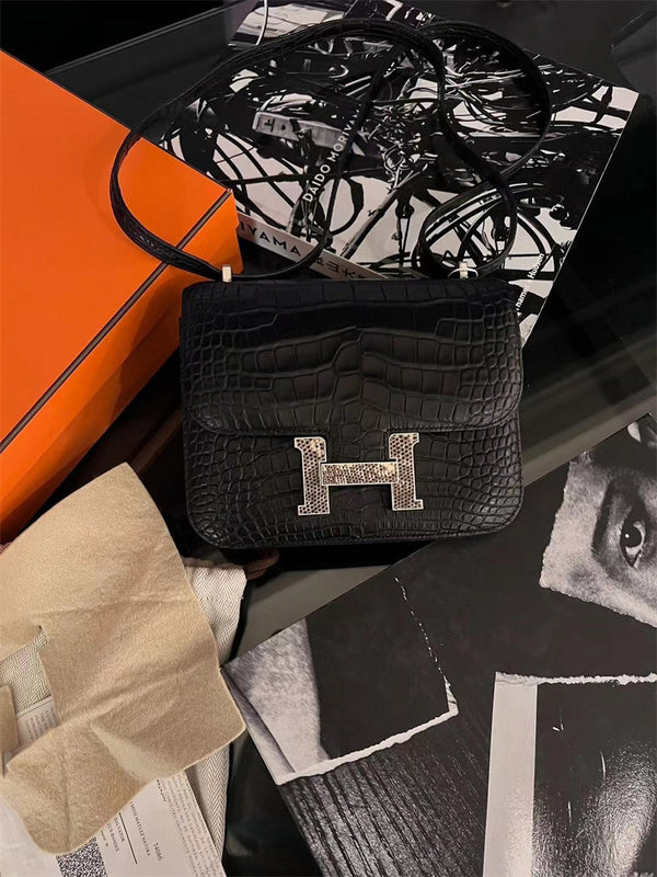 handbag interior and compartment view