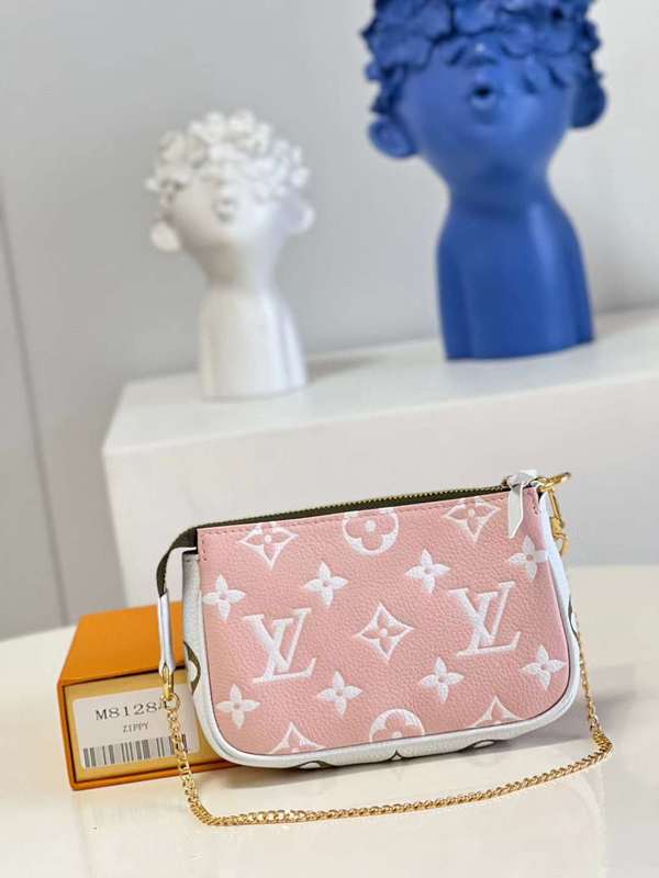 Close-up detail of classic modern women's handbag – women's everyday handbag