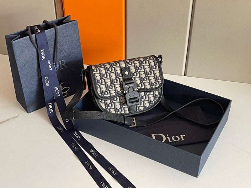 Close-up detail of elevated premium women's handbag – women's statement bag