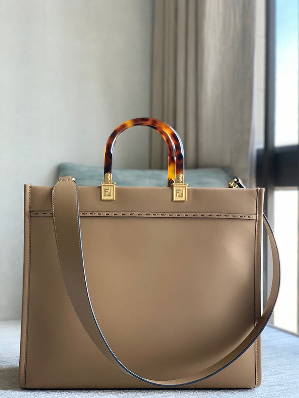 Ziva's Charm handbag – close-up view (35cm*17cm*31cm)