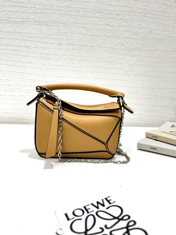 Ziva's Charm handbag – front view (13.5cm*5.5cm*8.5cm)
