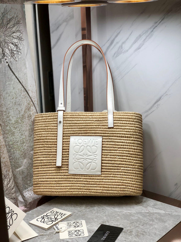 Ziva's Charm handbag – product shot (28cm*20cm*10cm)