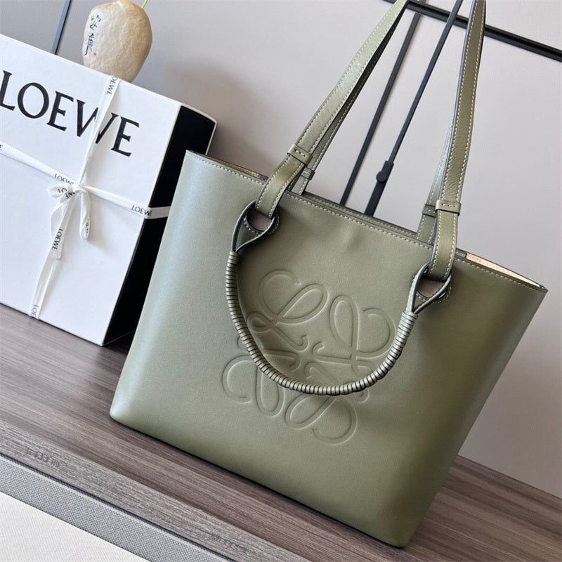 Ziva's Charm handbag – front view (29cm*14cm*25cm)