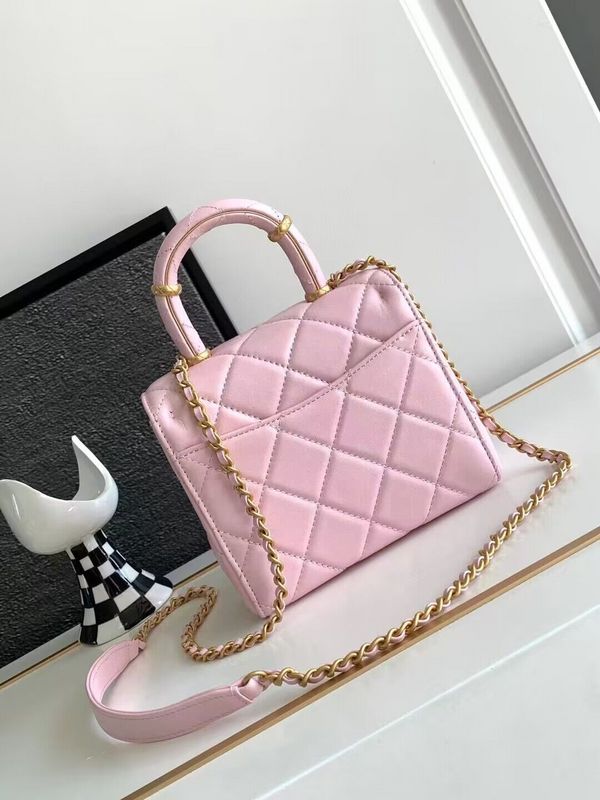 Ziva's Charm handbag – close-up view (one versatile size)