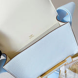 streamlined carryall bag styled with outfit 12