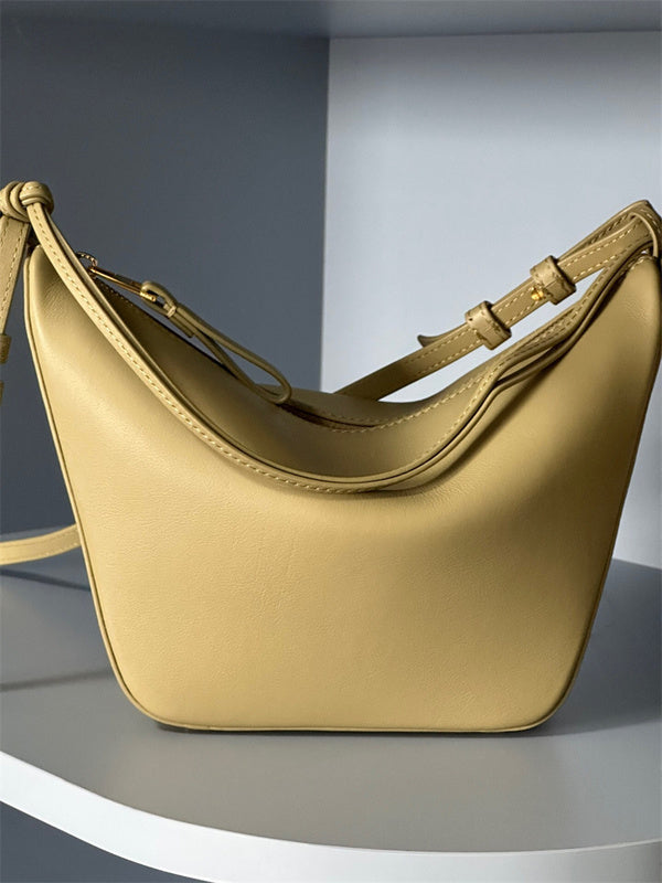 Ziva's Charm handbag – product shot (28cm*17cm*9.5cm)