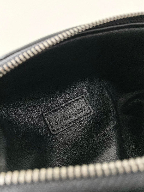 Handle and strap detail of elevated refined women's handbag – women's luxury handbag