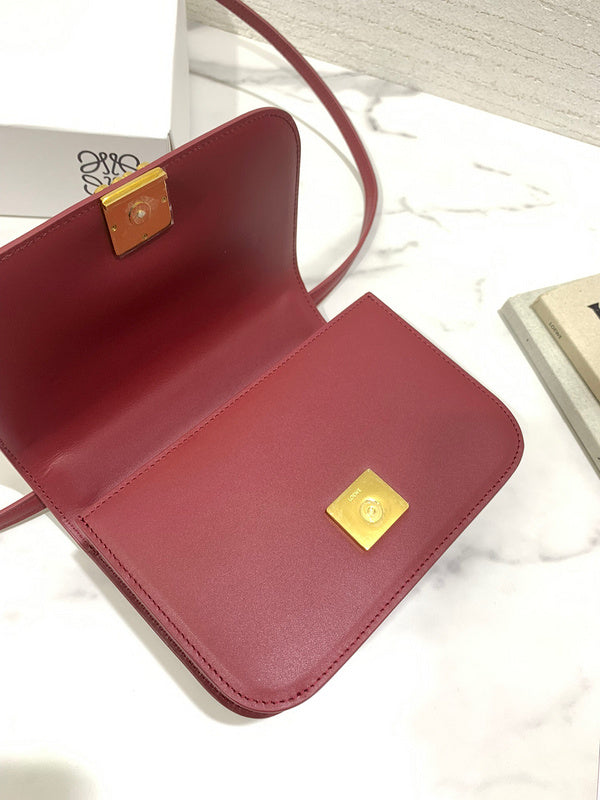 Ziva's Charm handbag – product shot (19cm*6cm*13.5cm)