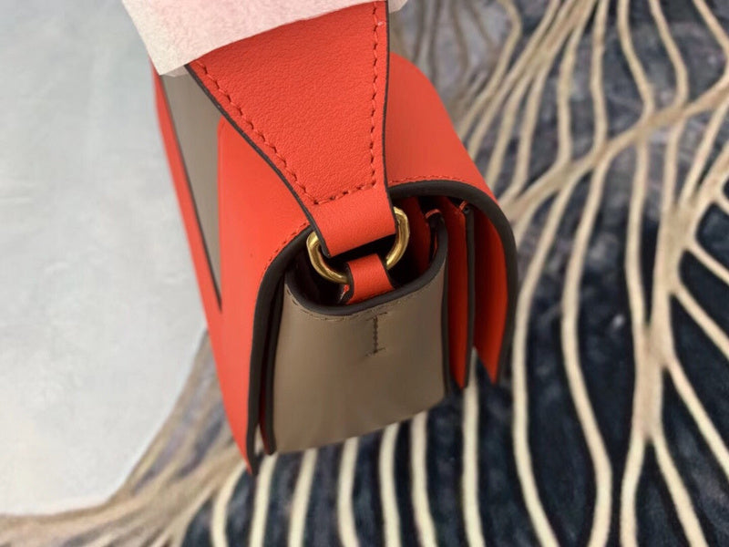 Handle and strap detail of signature elevated women's handbag – women's premium purse