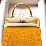  shopper bag interior and compartment view 15