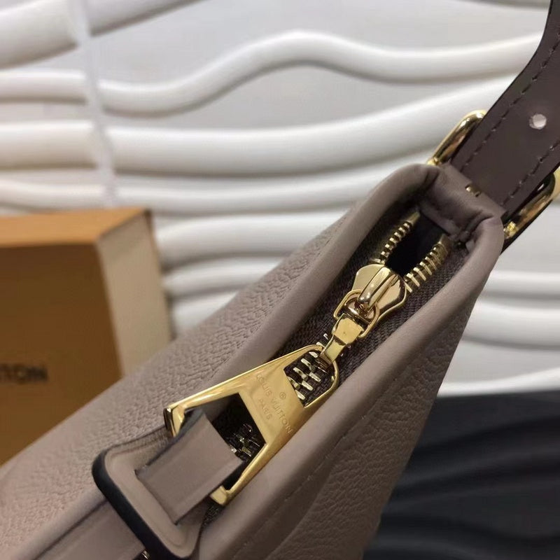 Handle and strap detail of classic premium women's handbag – women's premium purse