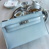  Signature carryall bag front view 7
