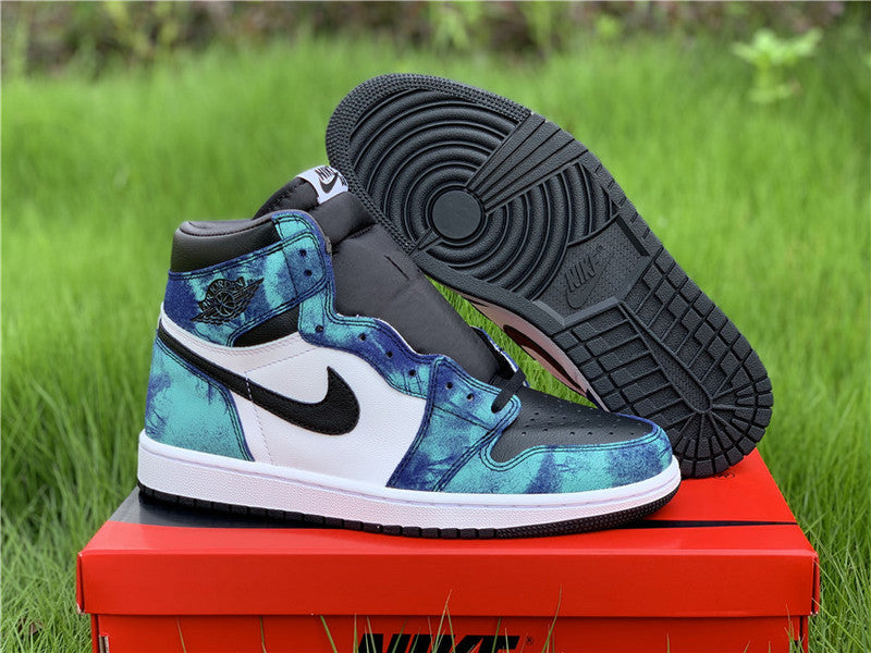 Nike Men's & Women's Premium Low-Top Trainers — Style 121 detail view