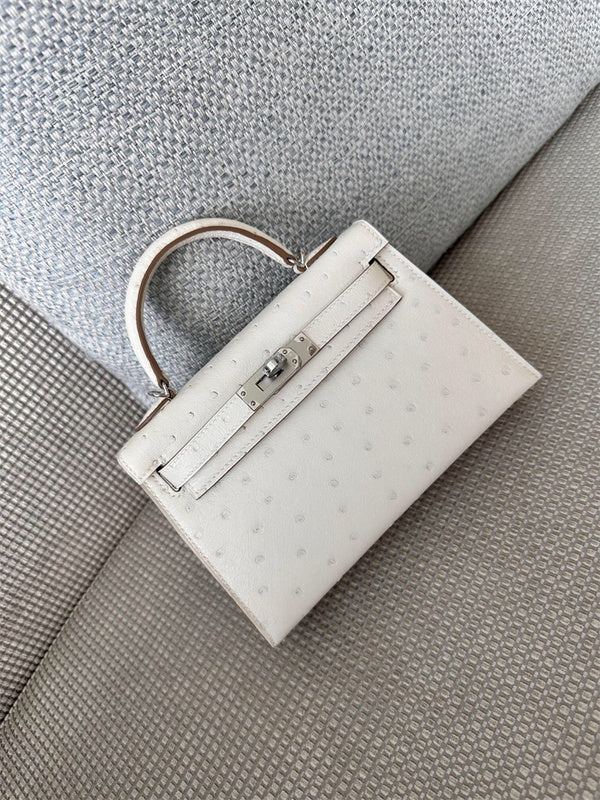  Effortless handbag carried on shoulder 10