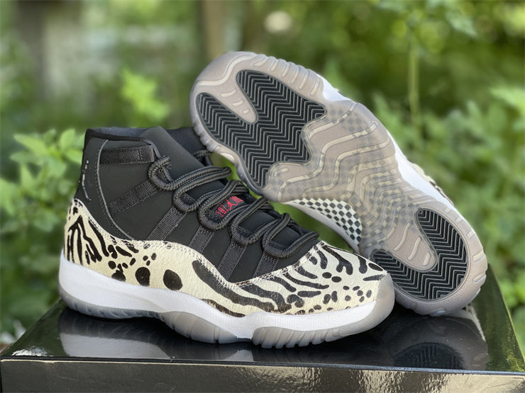 Nike Men's & Women's Luxury Fashion Trainers — Style 174 close-up view