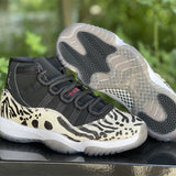 Nike Men's & Women's Luxury Fashion Trainers — Style 174 close-up view