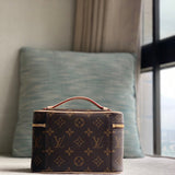  top-handle bag interior and compartment view