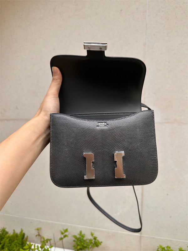  Everyday shoulder bag carried on shoulder