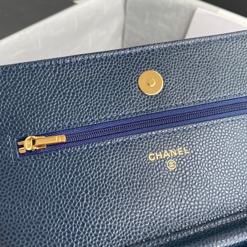 Zivas Charm Polished Finish Fashion Handbag (Considered Detail & Form) – Detail View