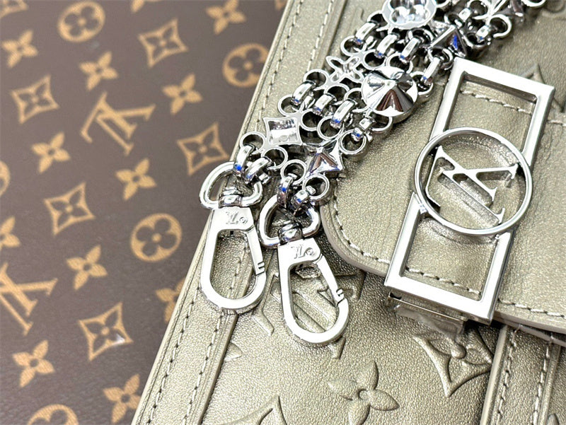  timeless shoulder bag styled with outfit