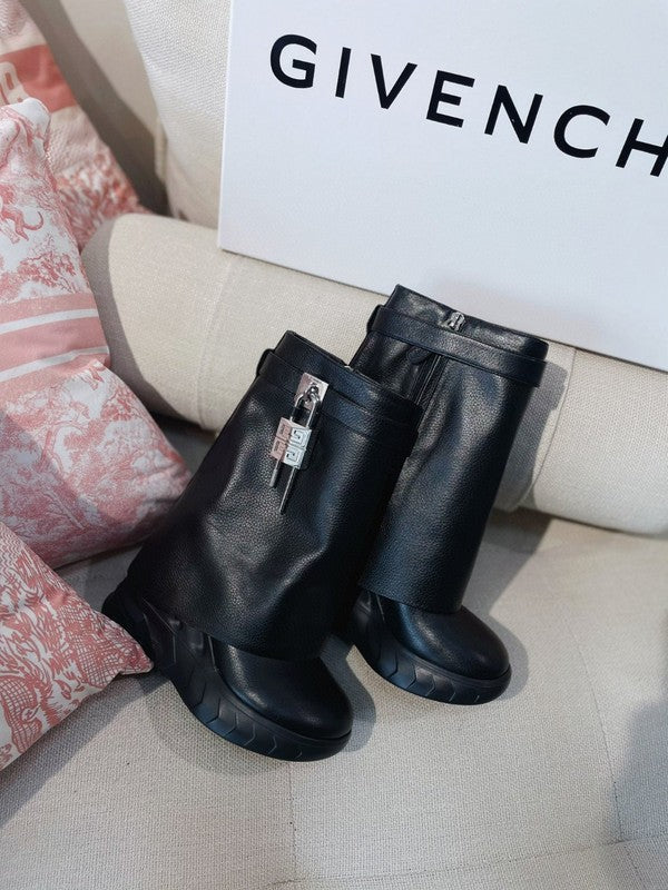 Givenchy shoes Style 172 - logo and branding close-up