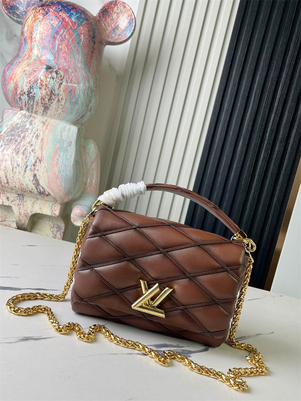  shoulder bag interior and compartment view