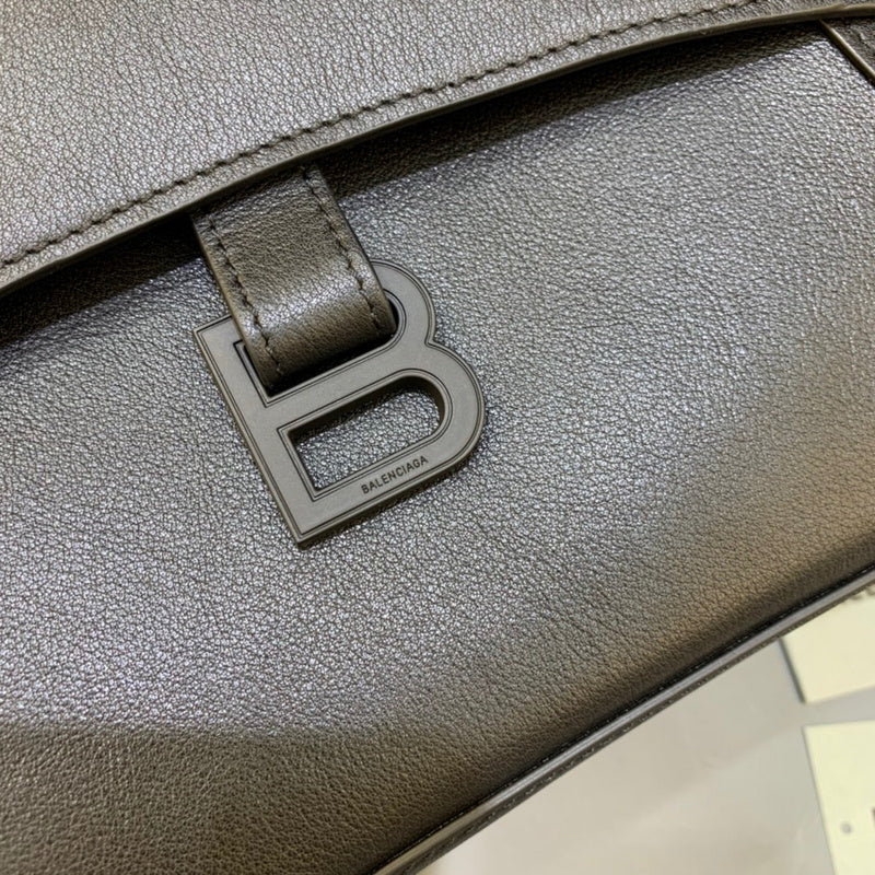 Polished Vegan Leather Handbag - Versatile Everyday Design | Women's Statement Accessory #520 - hardware and detail close-up (image 5) of designer-inspired handbag