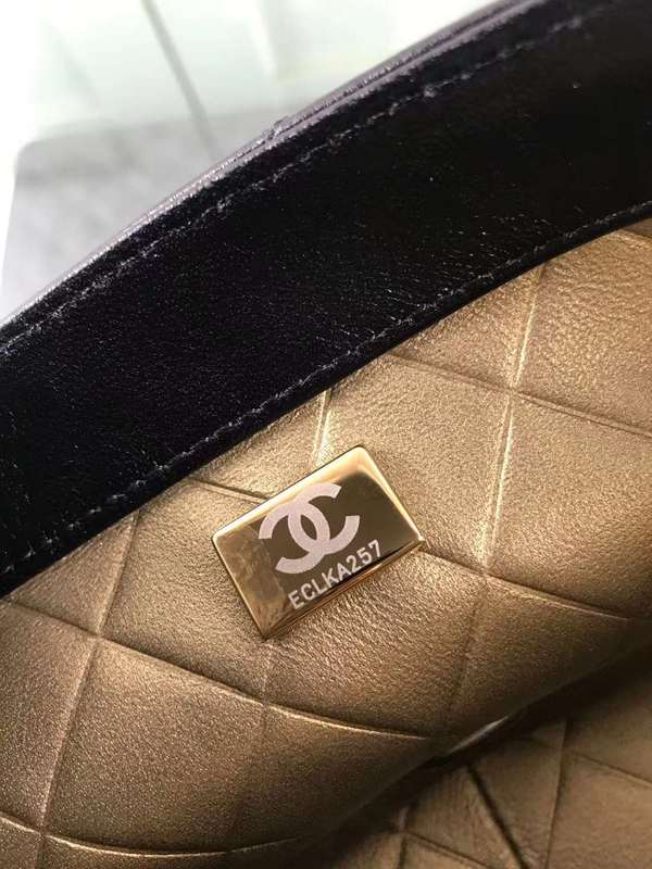 Zivas Charm Everyday Sophistication Designer Handbag (Elevated Accessory Essential) – Angled View