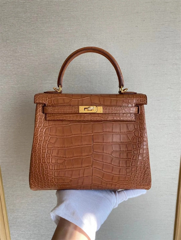  Effortless crossbody bag front view 13