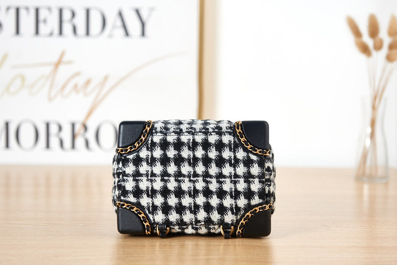Zivas Charm Refined Everyday Style Designer Handbag (Versatile Style Statement) – Detail View