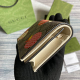 Handle and strap detail of structured classic women's handbag – women's everyday handbag