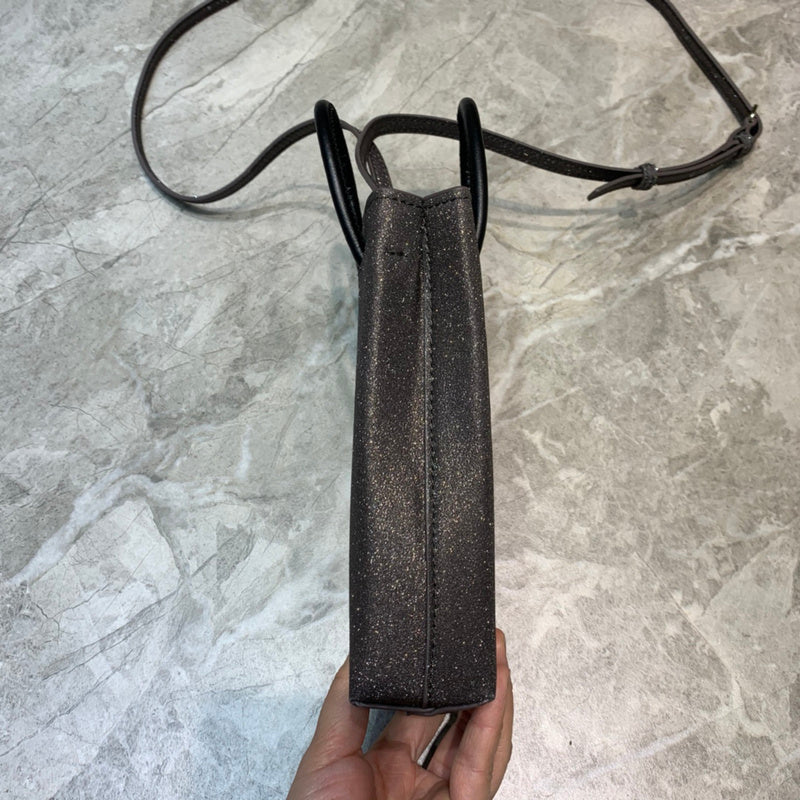Sleek Faux Leather Handbag - Versatile Everyday Design | Women's Premium Handbag #994 - close-up detail shot (image 3) of designer-inspired handbag