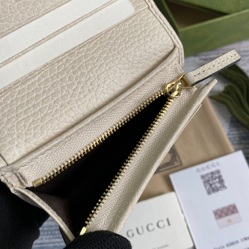 Styled lifestyle shot of signature chic women's handbag – women's statement bag