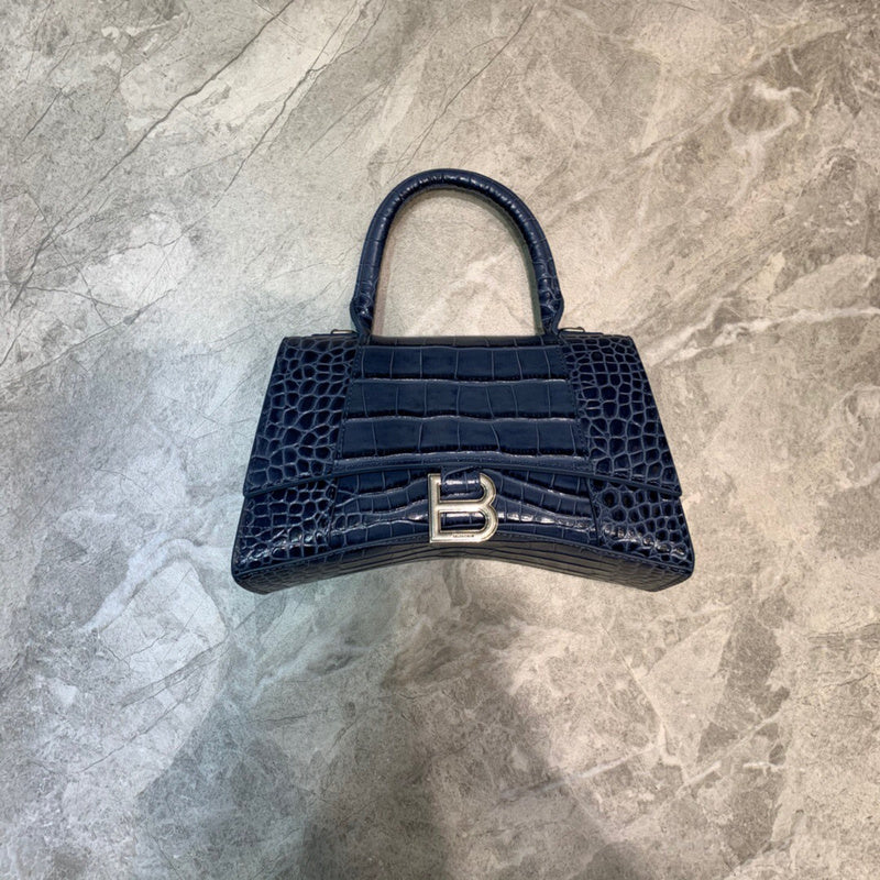 Elegant Premium PU Leather Handbag - Chic Everyday Appeal | Women's Designer-Inspired Purse #872 - close-up detail shot (image 3) of designer-inspired handbag