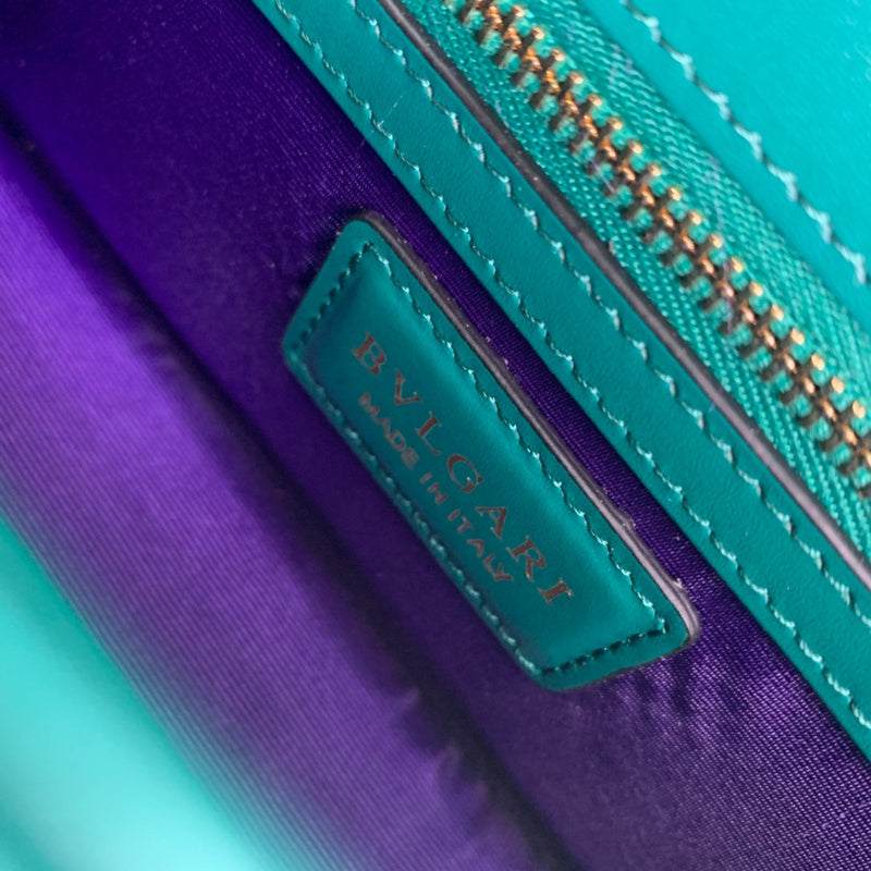 Structured Faux Leather Handbag - Chic Everyday Appeal | Women's Designer-Inspired Purse #1673 - close-up detail shot (image 3) of designer-inspired handbag