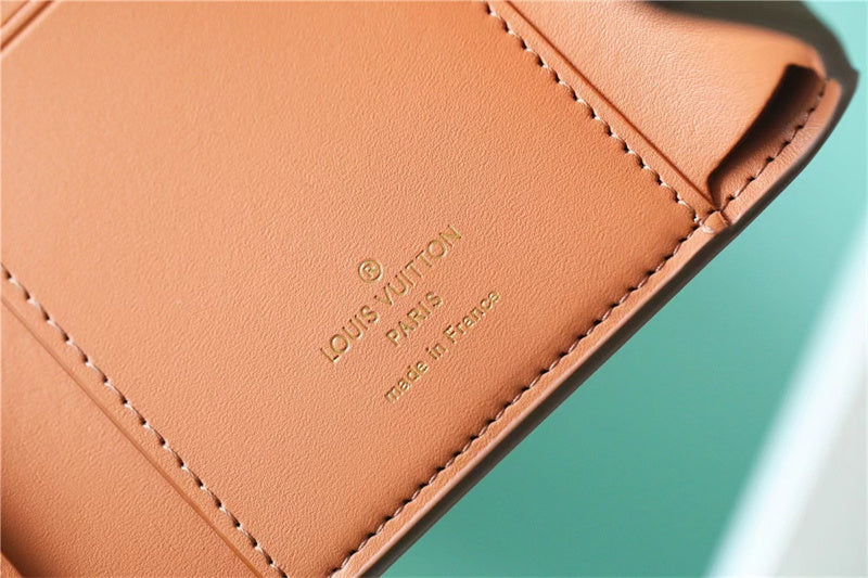  polished carryall bag detail view showing craftsmanship 8