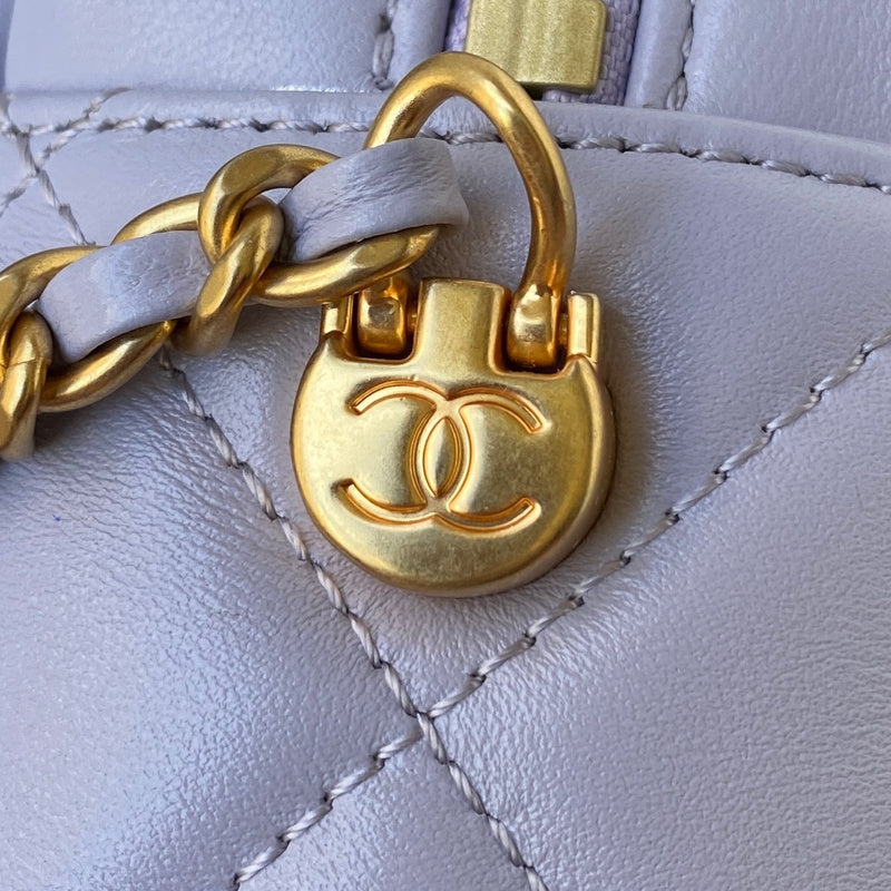  handbag, compact everyday style, image 3
