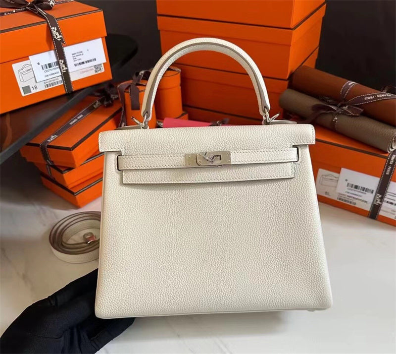  tote bag interior and compartment view 9