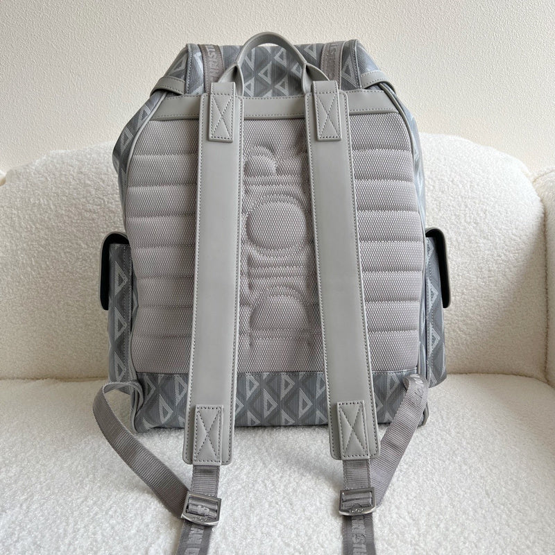 Interior view of structured polished women's handbag – women's everyday handbag
