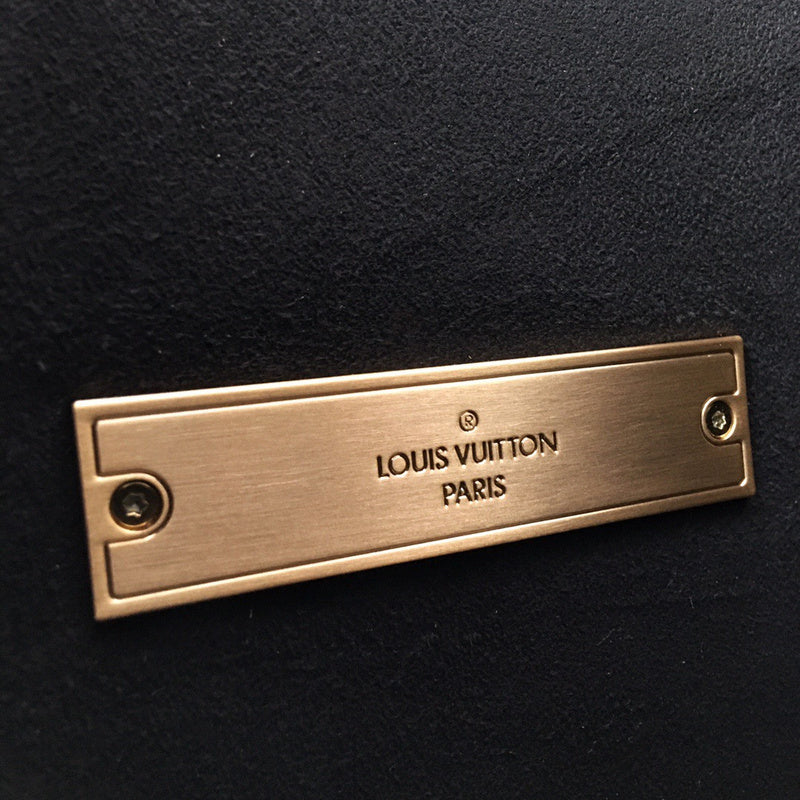 Side profile of modern signature women's handbag – women's designer-style accessory