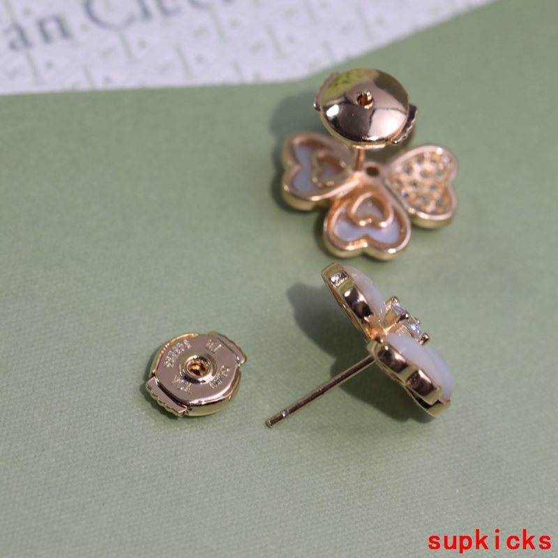 Close-up detail view of Van Cleef & Arpels unisex jewelry piece