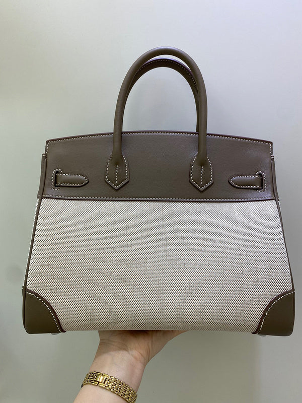 Interior view of tailored premium bag