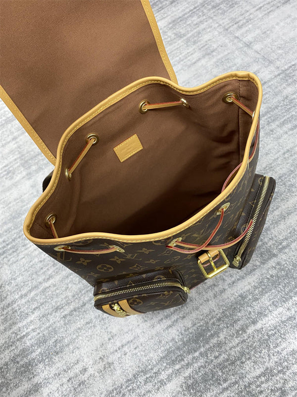  structured bag interior and compartment view 9