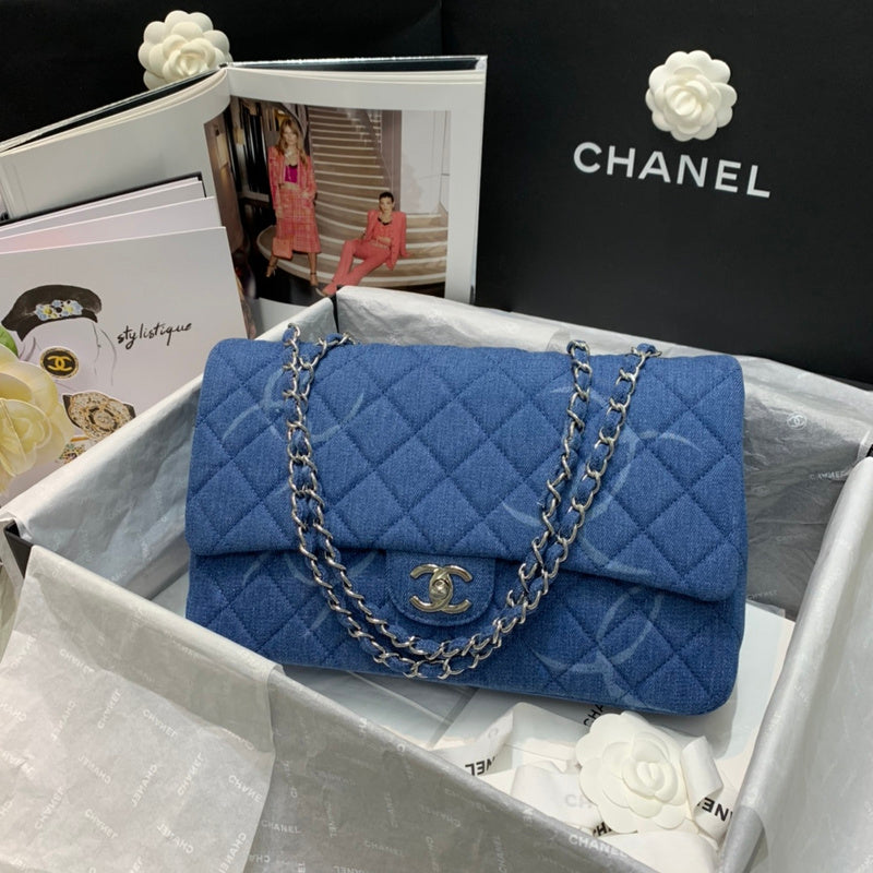  women's handbag, spacious design, view 1