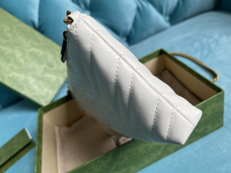 Side profile of everyday-luxe premium women's handbag – women's designer-style accessory